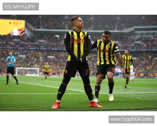 转会市场热度激增 多家豪门球队争夺顶级球员引发关注